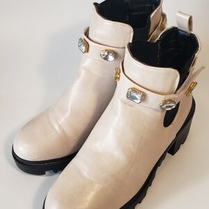 Nicole Miller Women’s 7 Ivory Faux Leather Jeweled Lug Sole Chelsea Ankle Boot